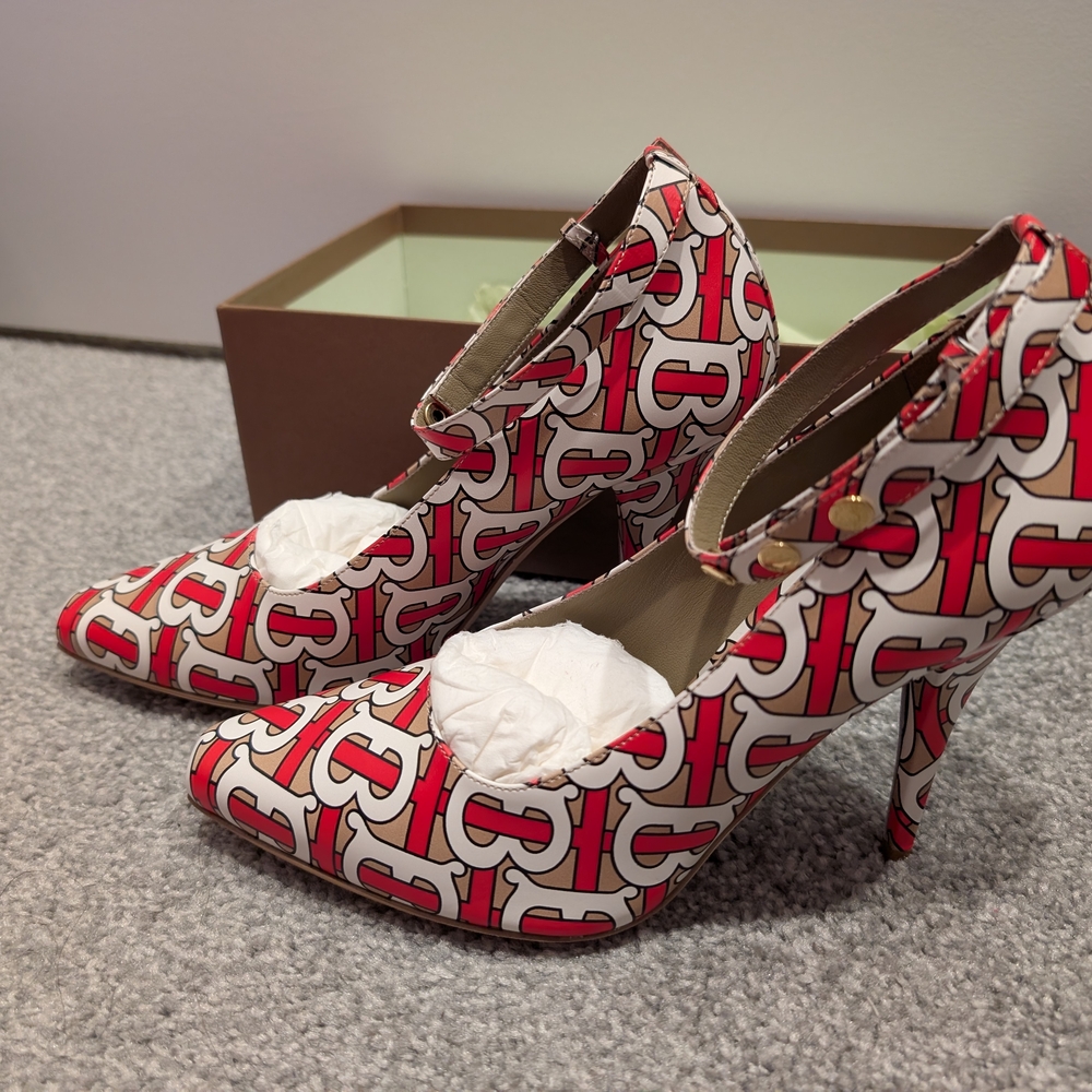Burberry Red and White Heels Elegant Design - Picture 6 of 7